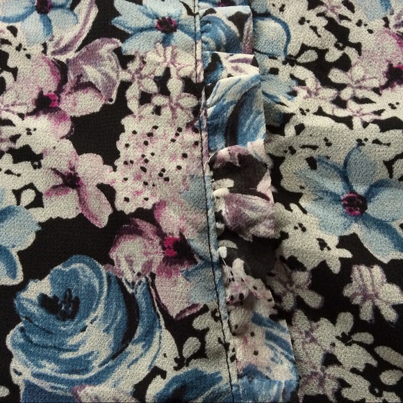 KARL LAGERFELD FLORAL TIE NECKLINE BLOUSE LARGE NWOT - Picture 7 of 8